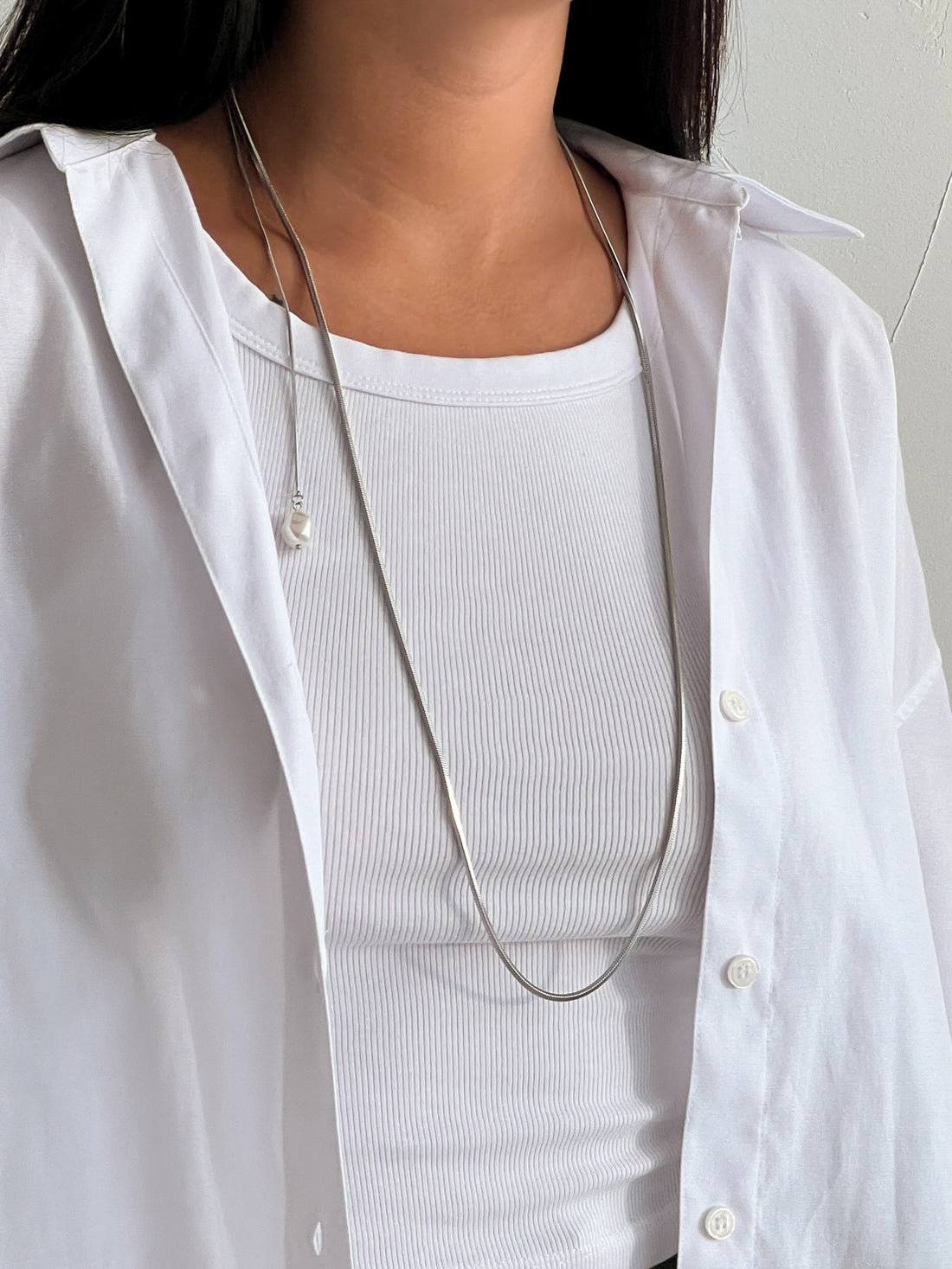 Modern silver colour necklace with a pearl