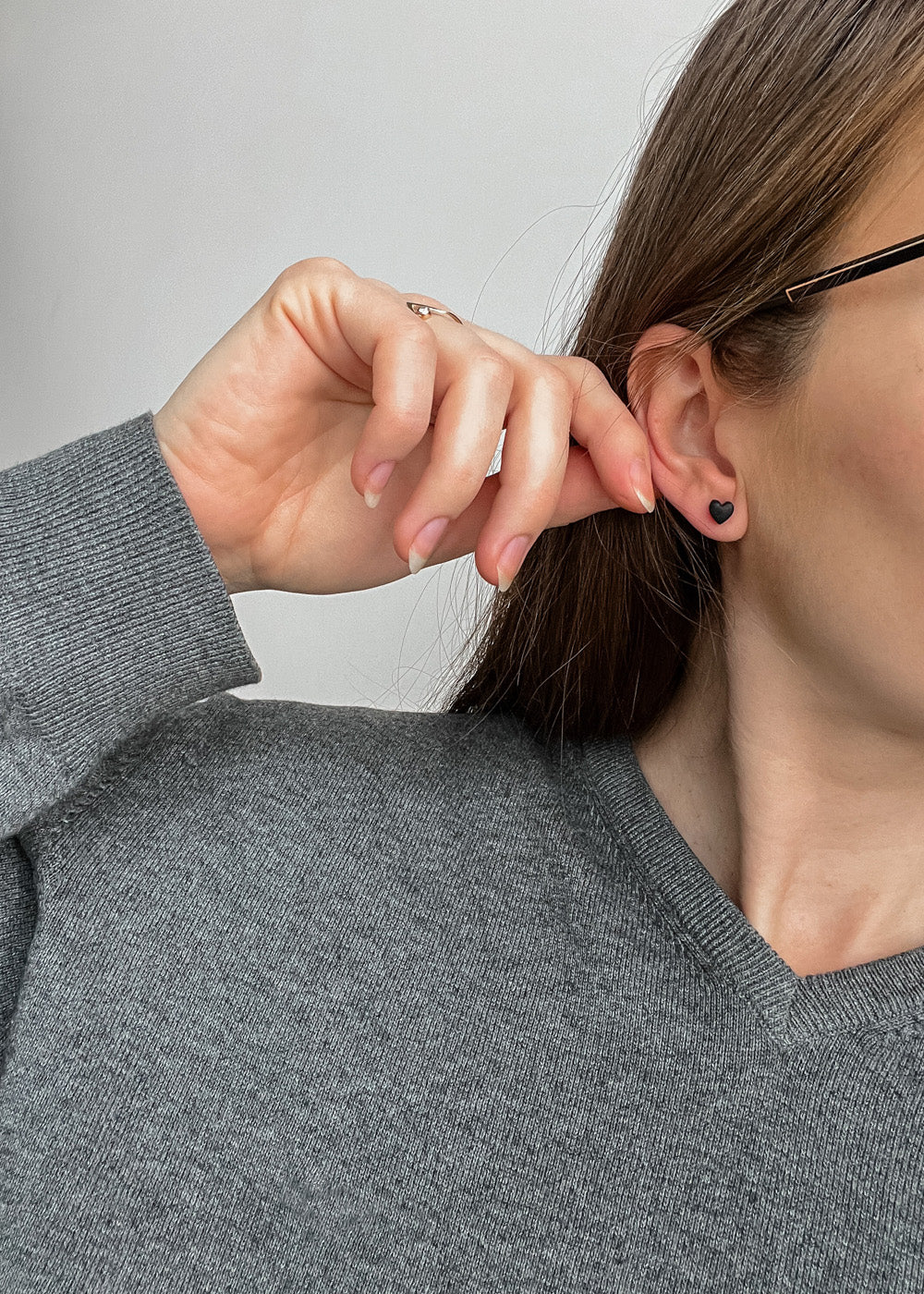 Stud earrings | Black hearts