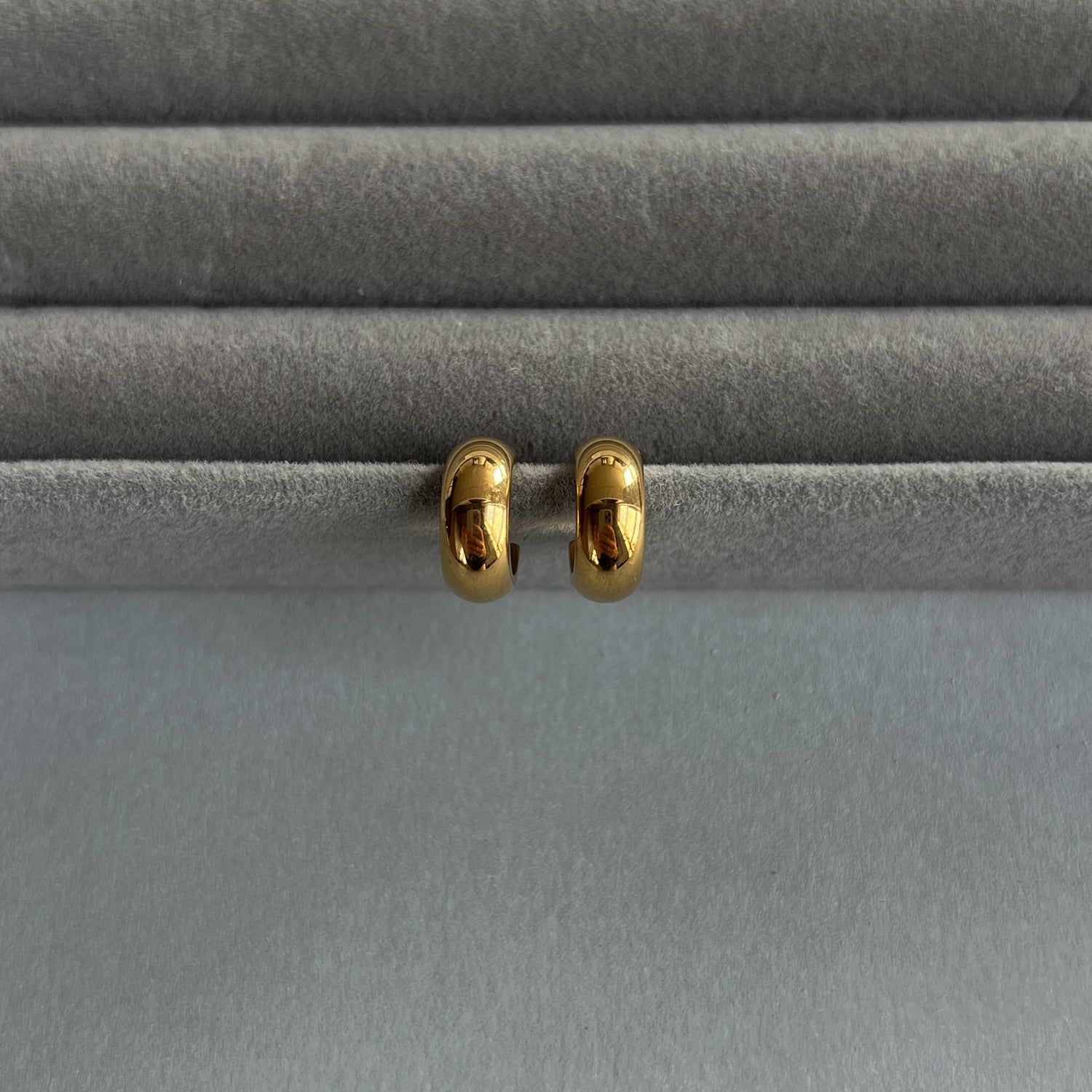Gold colour hoop earrings (12 mm)