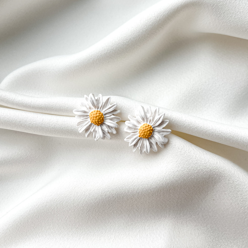 Stud earrings | Daisies_big