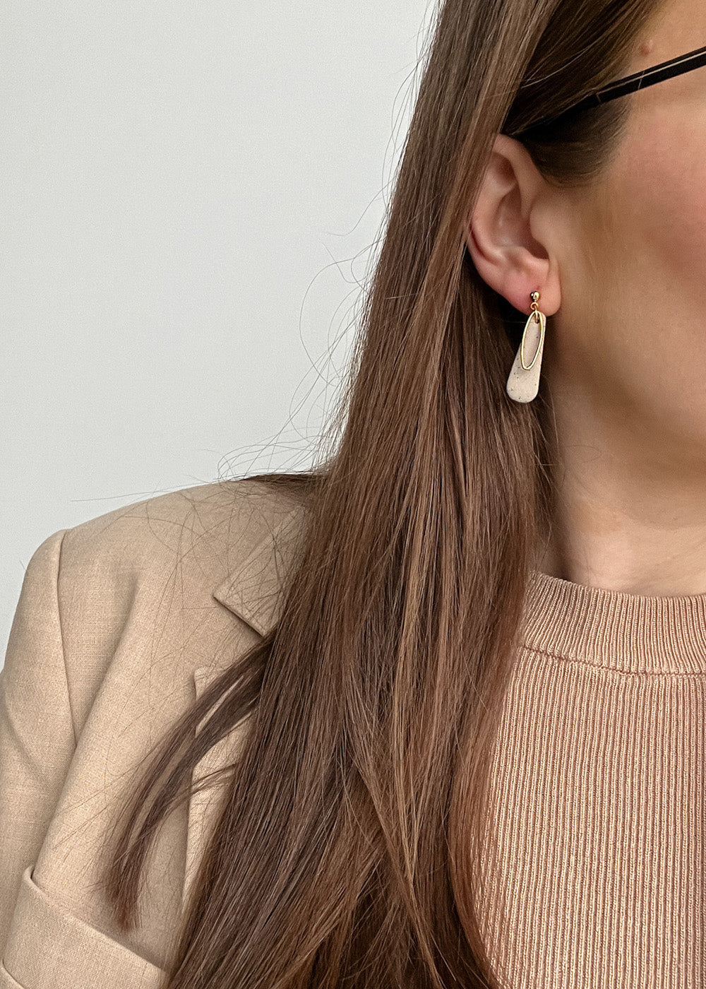 Earrings | Dangle drops_sand