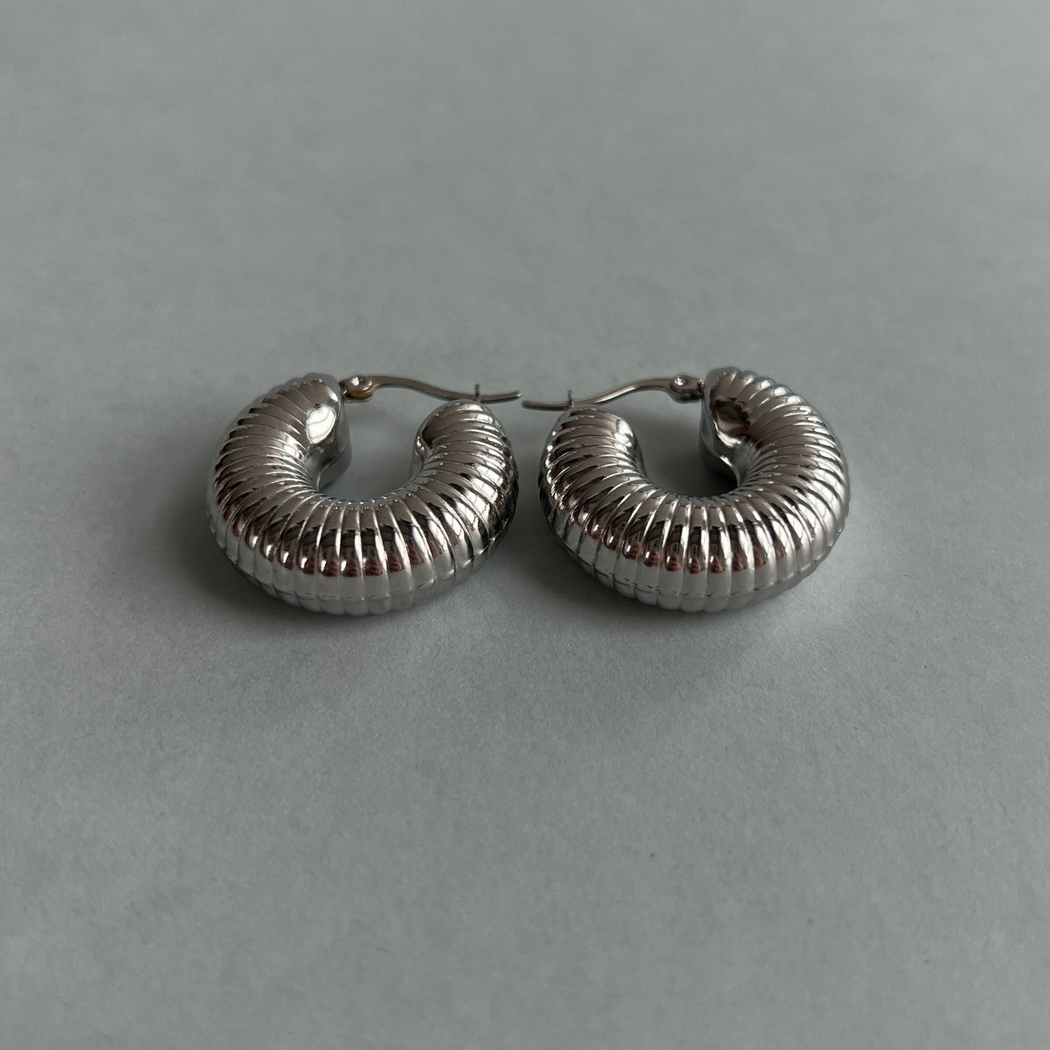 Lightweight hollow hoops
