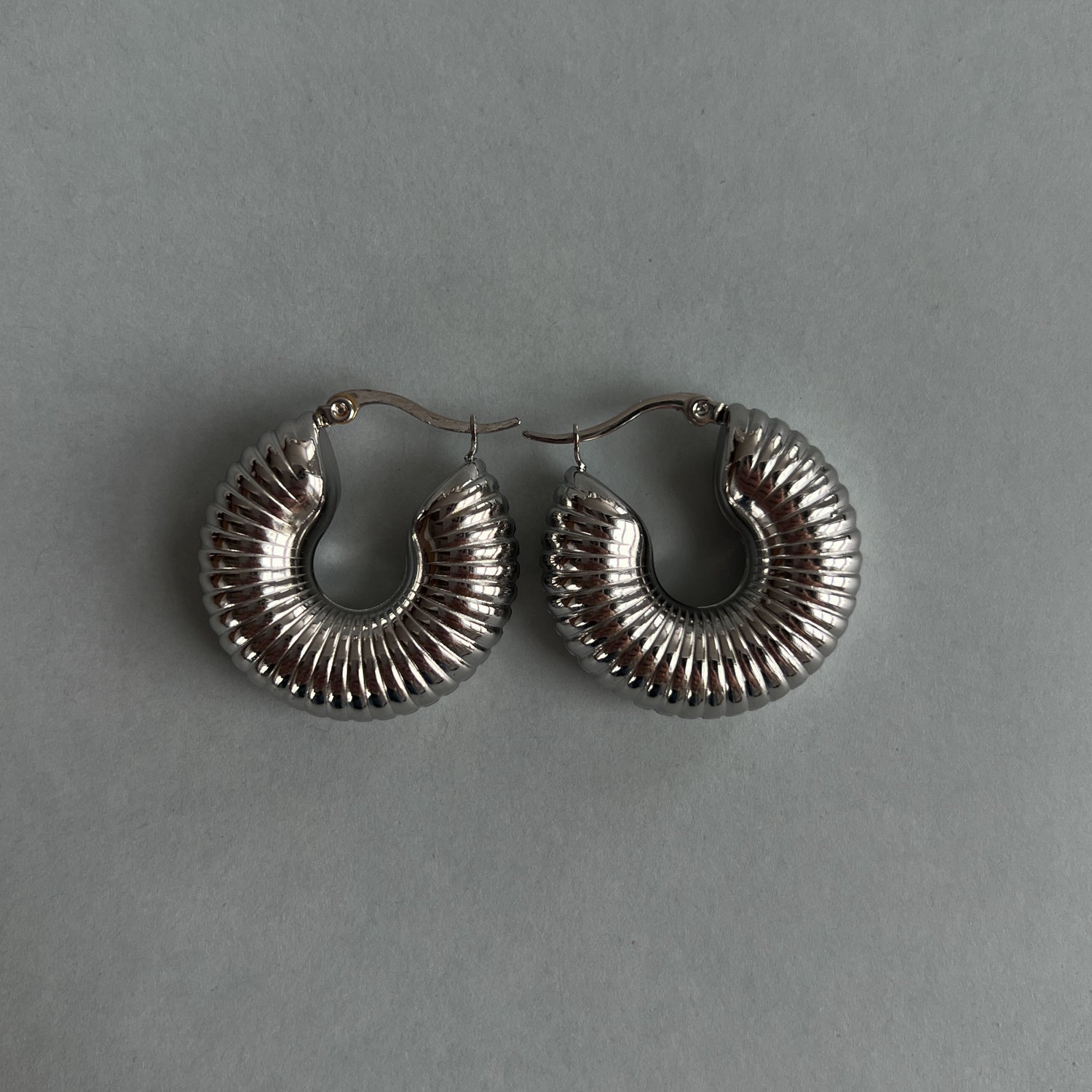 Lightweight hollow hoops