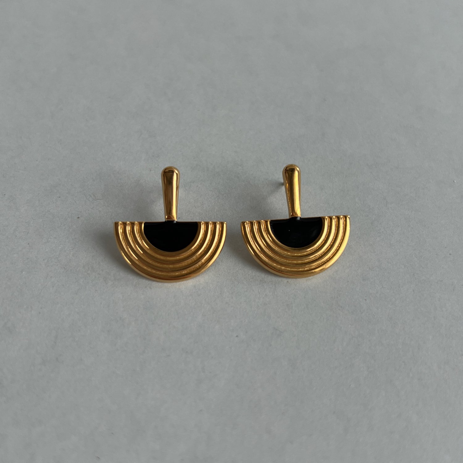Vintage style stud earrings
