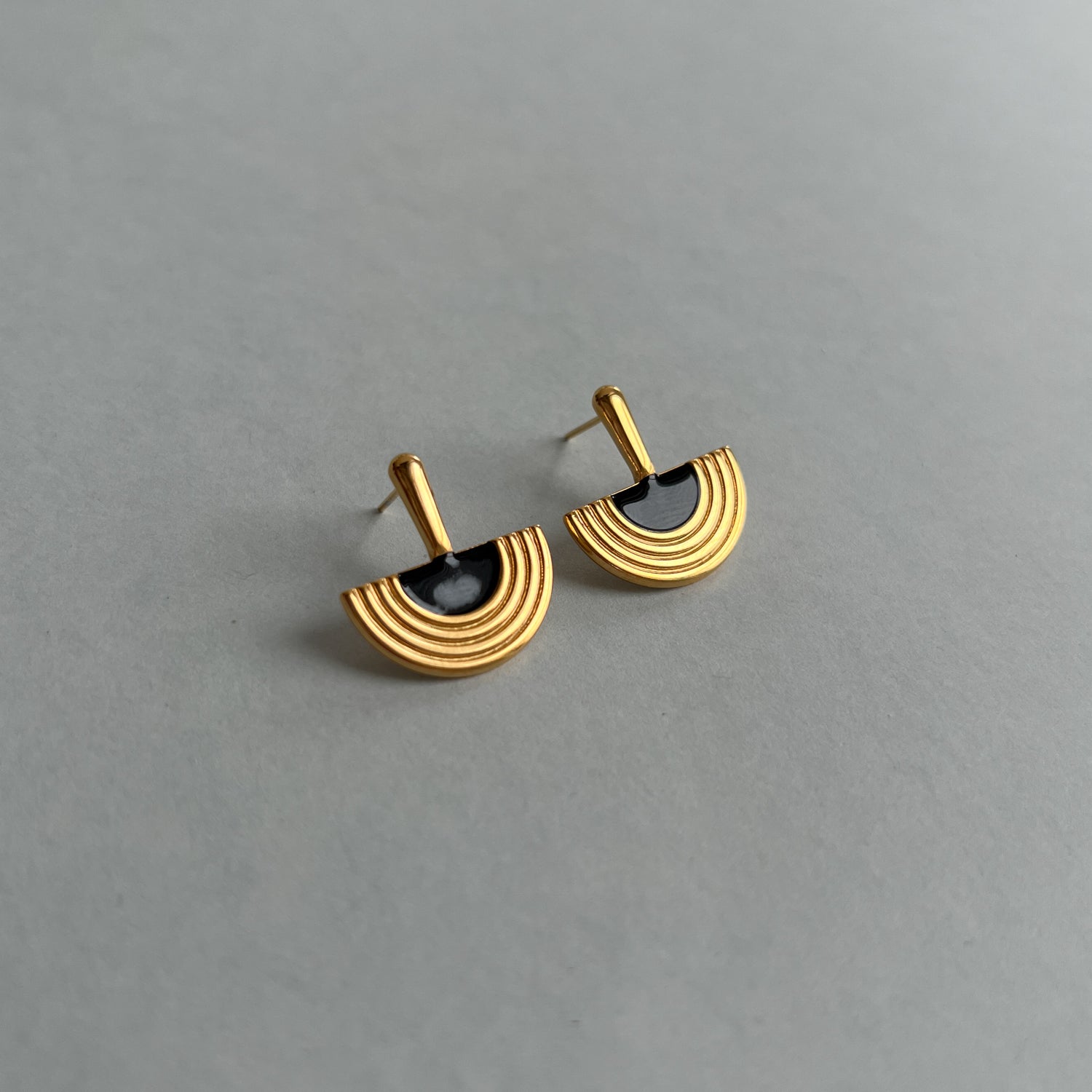 Vintage style stud earrings