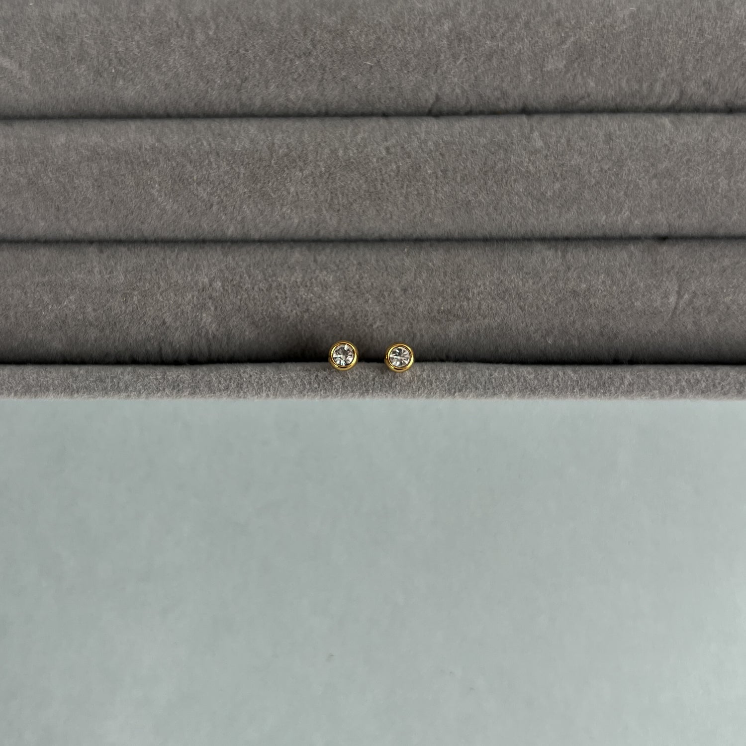 Gold colour small studs with zircons