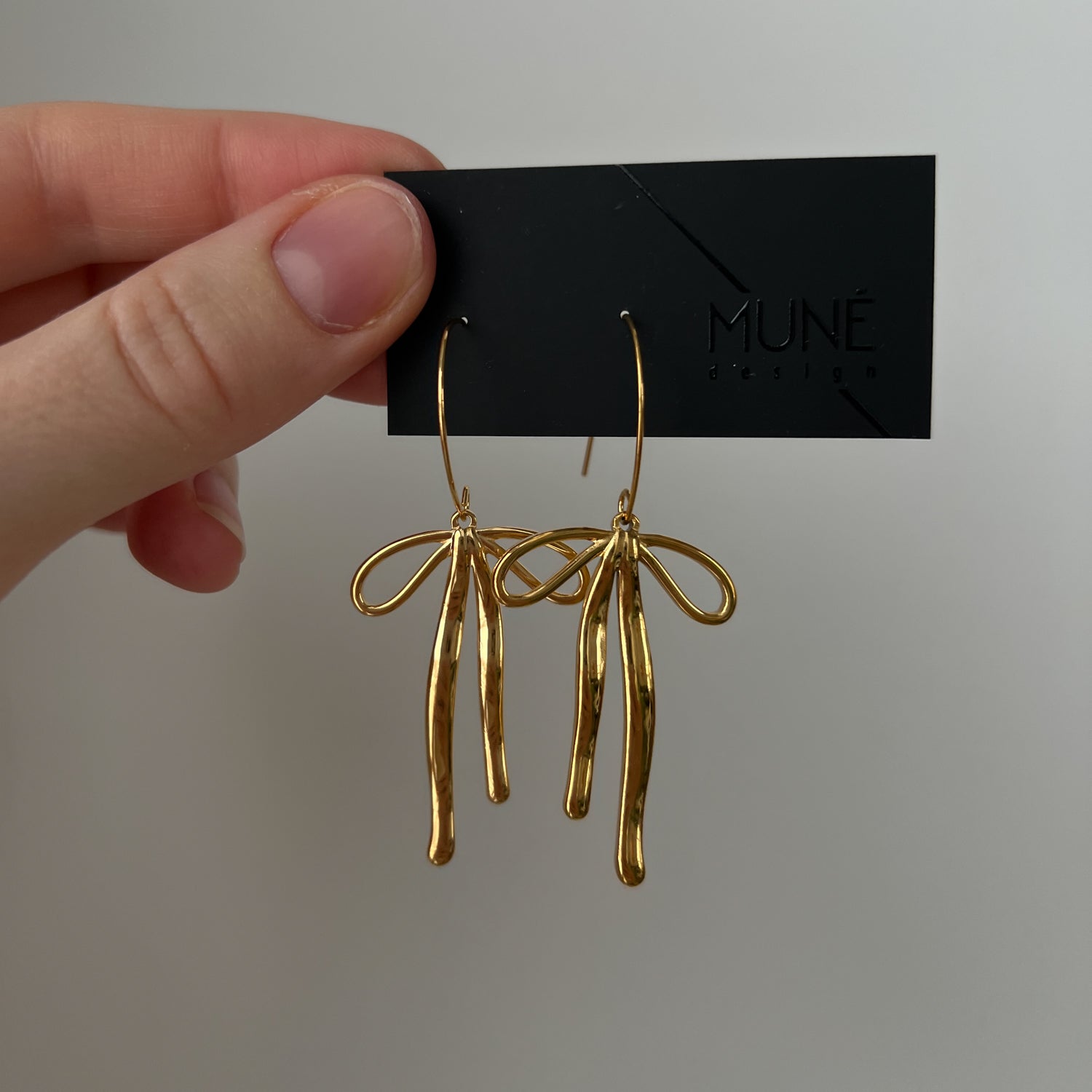 Cute ribbon shape dangle earrings