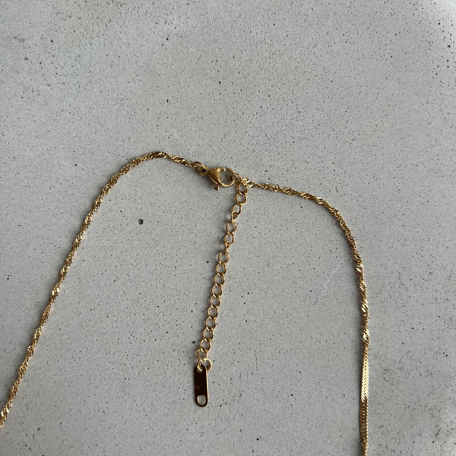Chain necklace with heart pendant_red