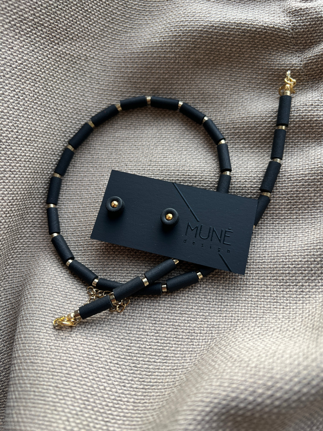 Set- necklace and earrings_Unitta