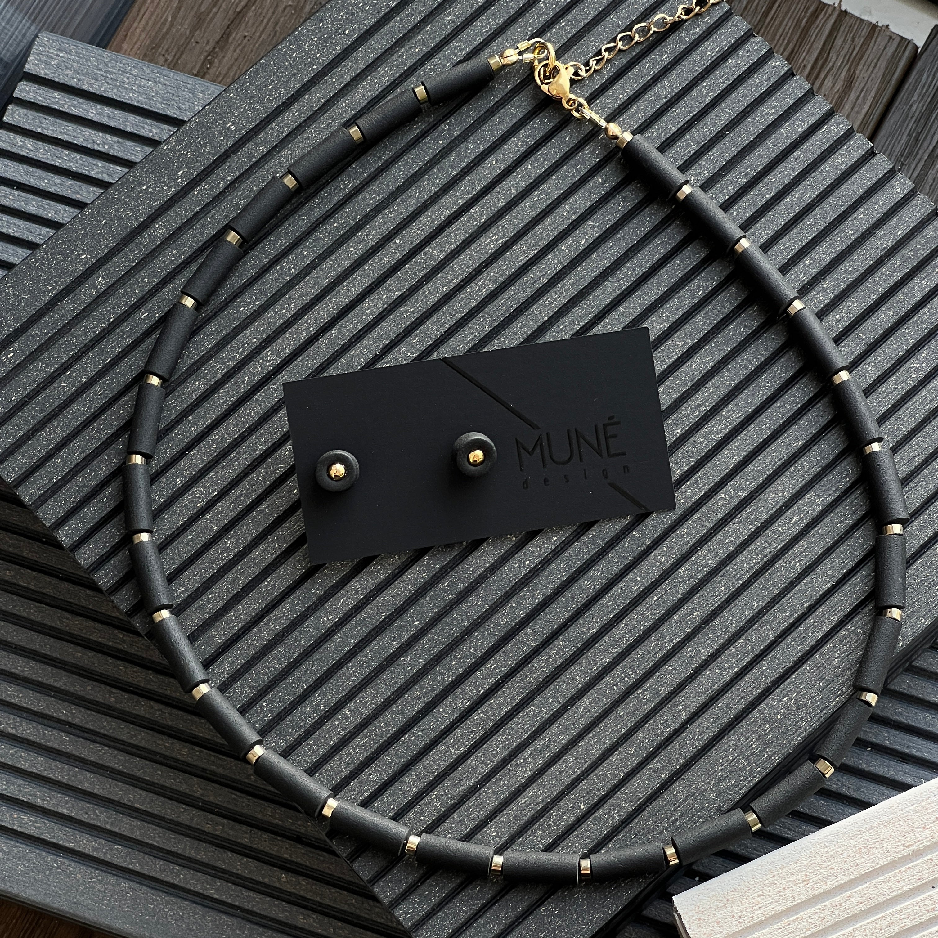 Set- necklace and earrings_Unitta