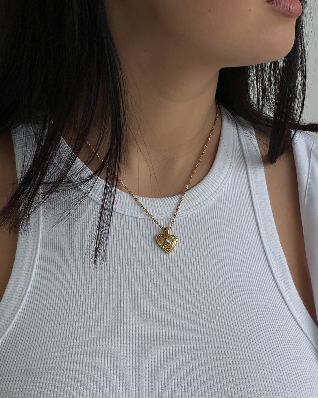 Chain necklace with heart pendant_red