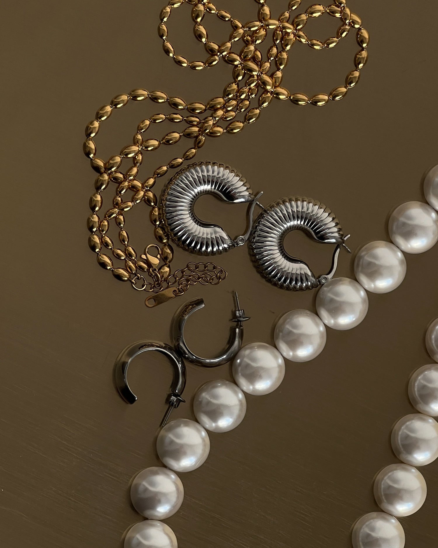 Lightweight hollow hoops