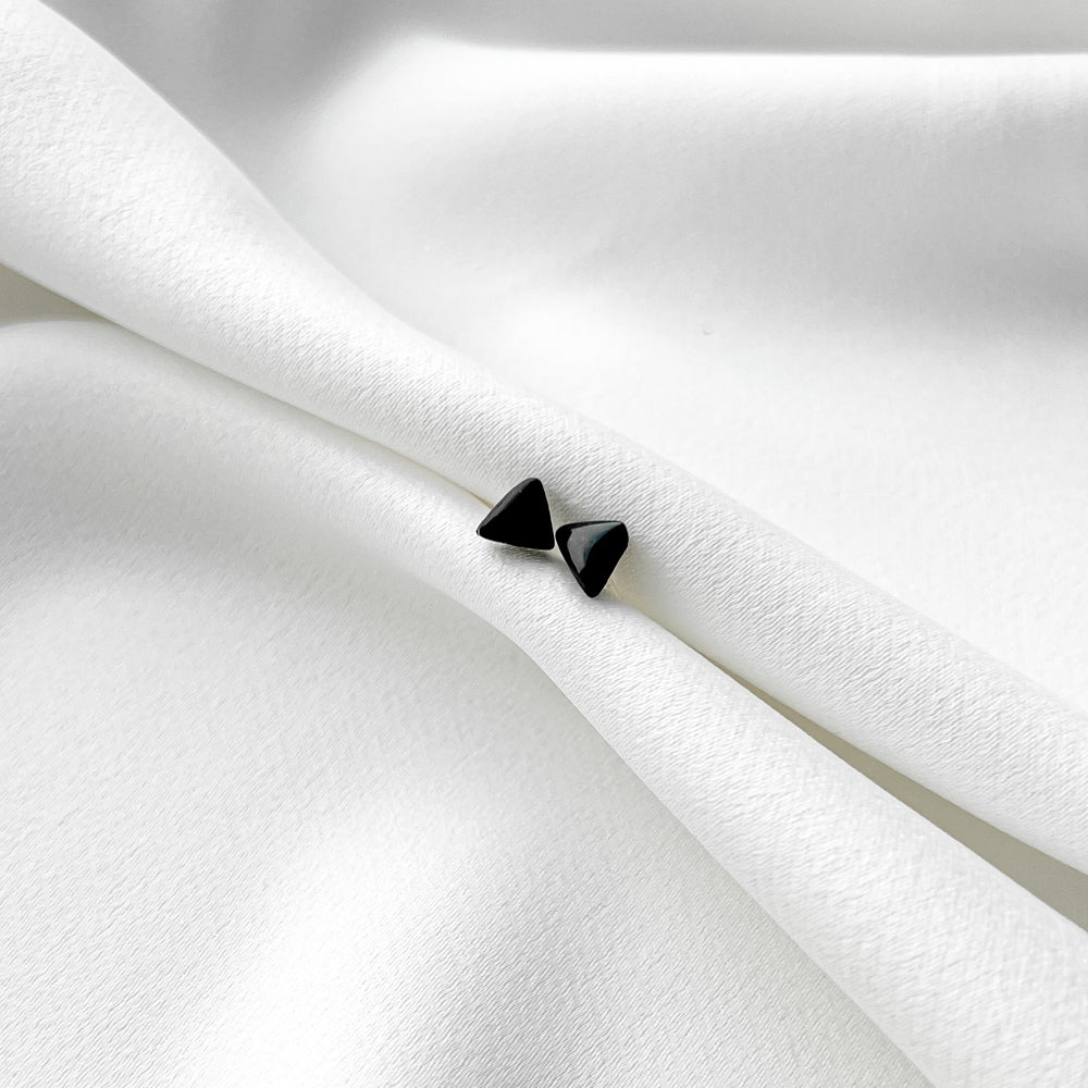 Tiny Stud Earrings - Triangles_Black
