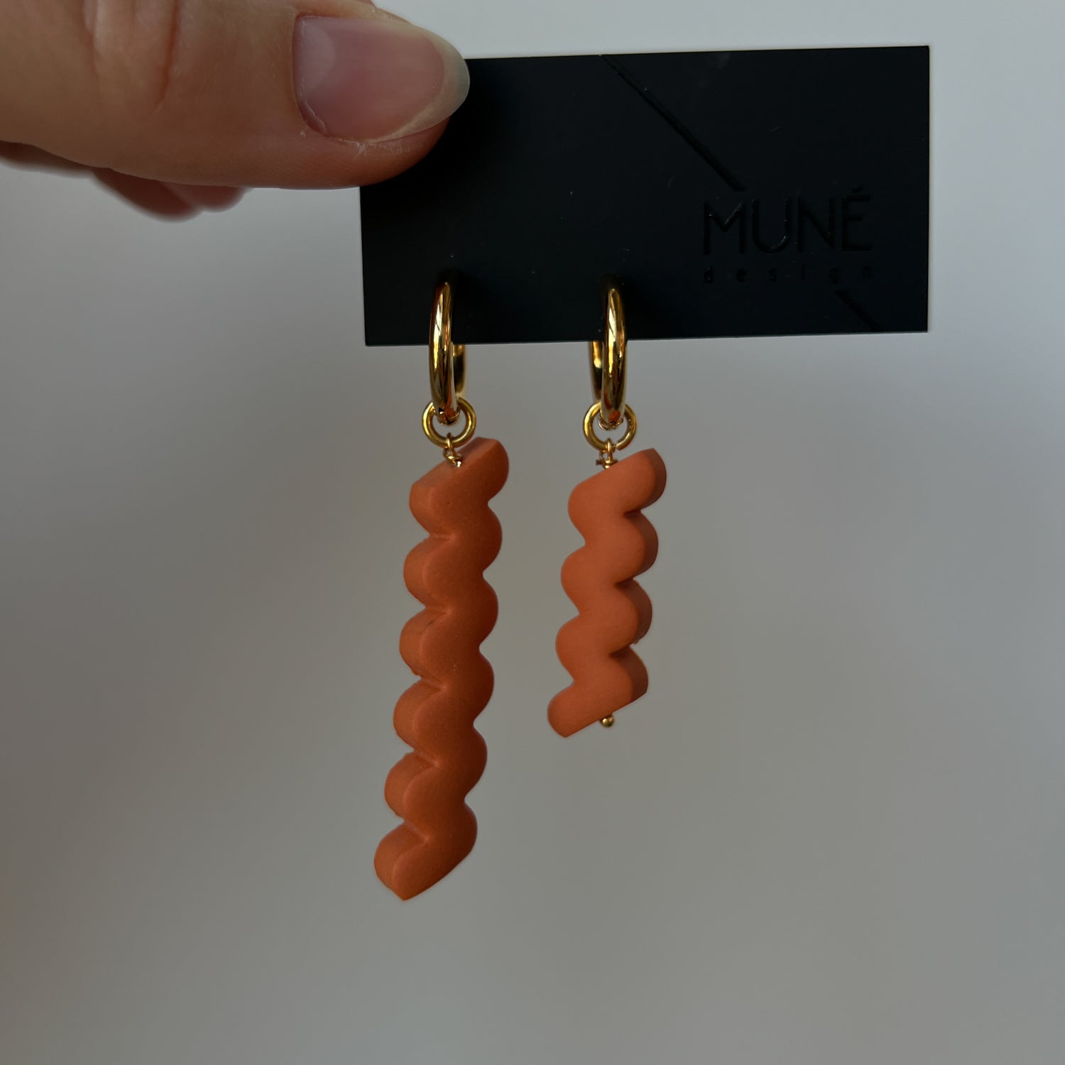 Dangle earrings |