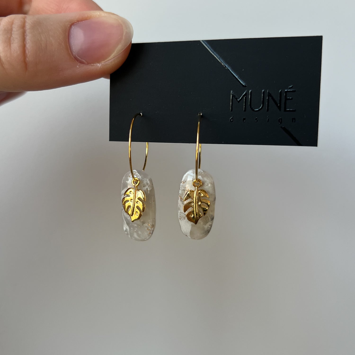 Dangle earrings |