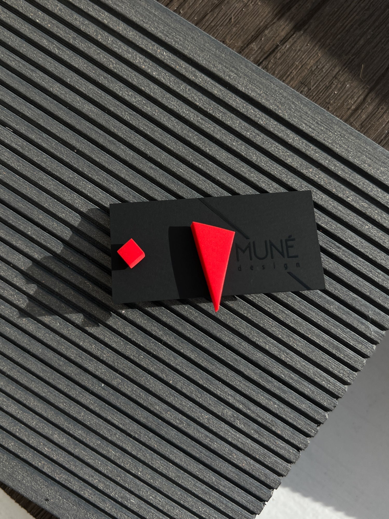 Asimetriški veriamieji auskarai _S Red - MUNÉ