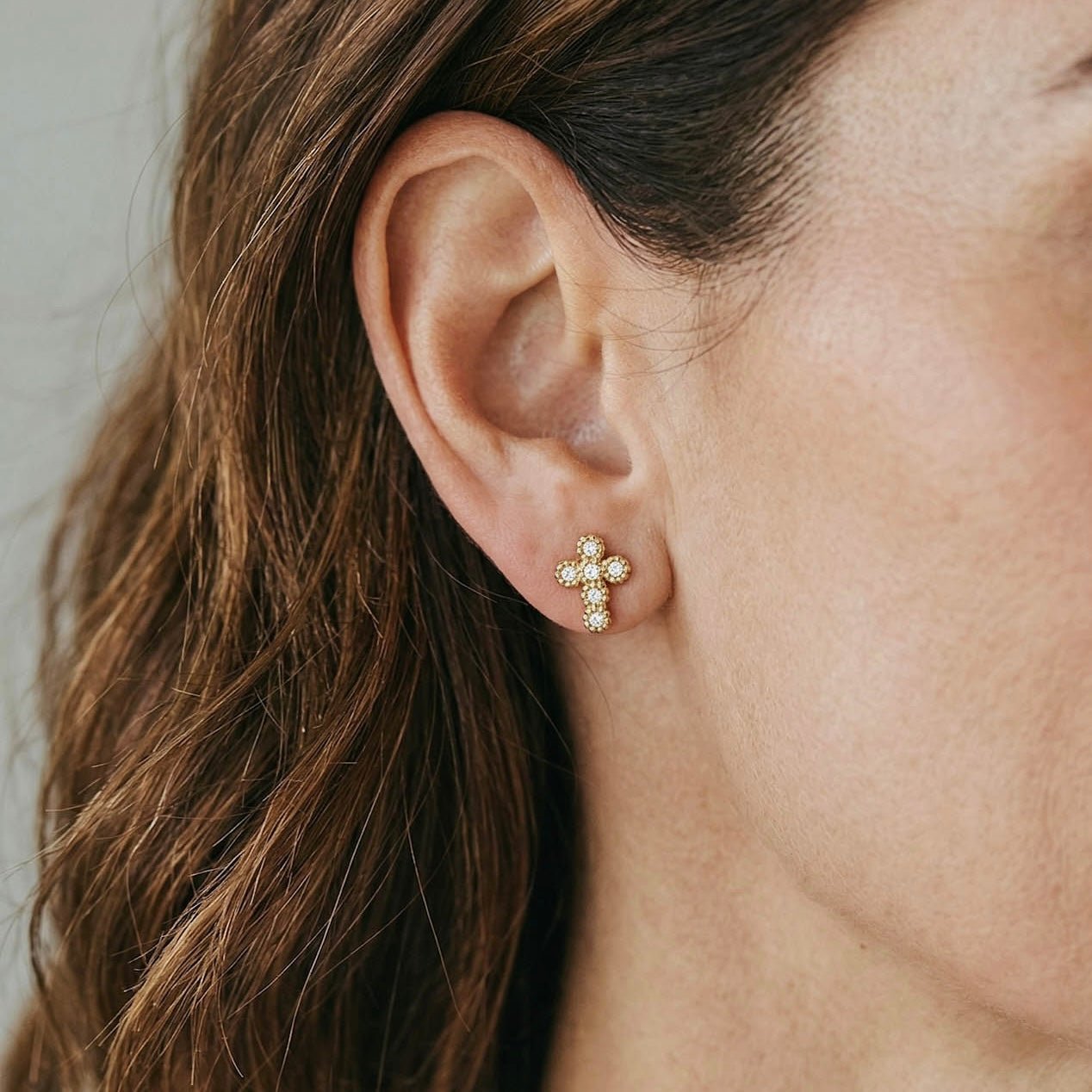 Auksinės spalvos auskarai - kryžiukai su cirkoniu - MUNÉ