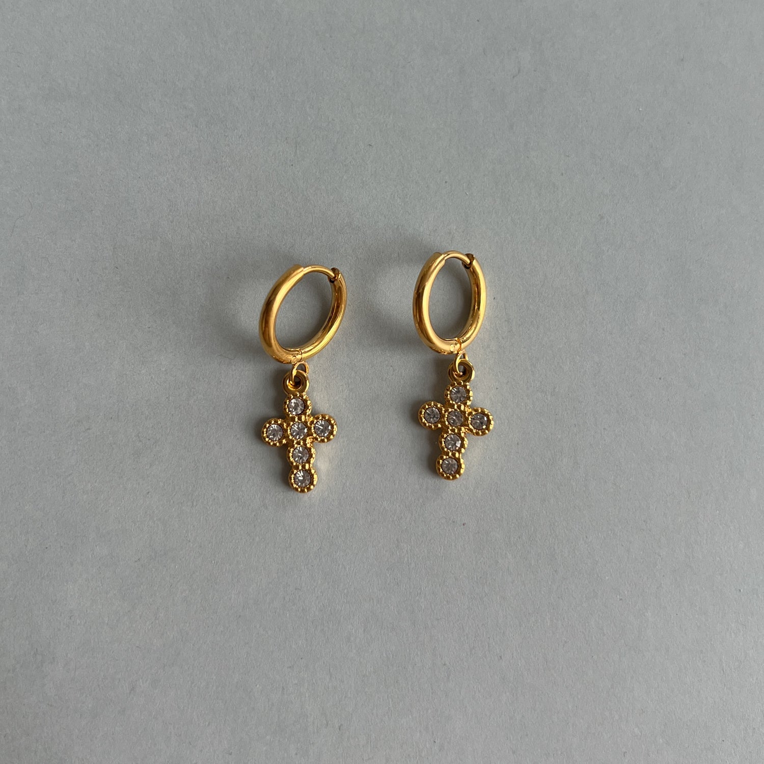 Auksinės spalvos auskarai - rinkutės su cirkonio kryželiu - MUNÉ