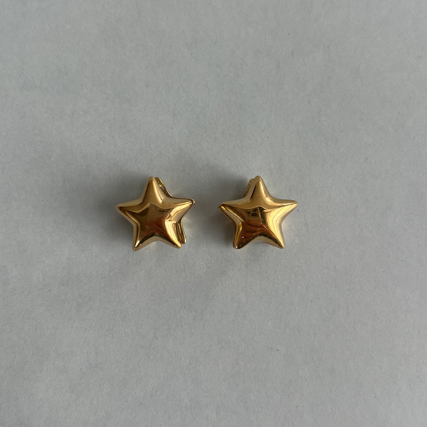 Auksinės spalvos auskarai - žvaigždutės - MUNÉ
