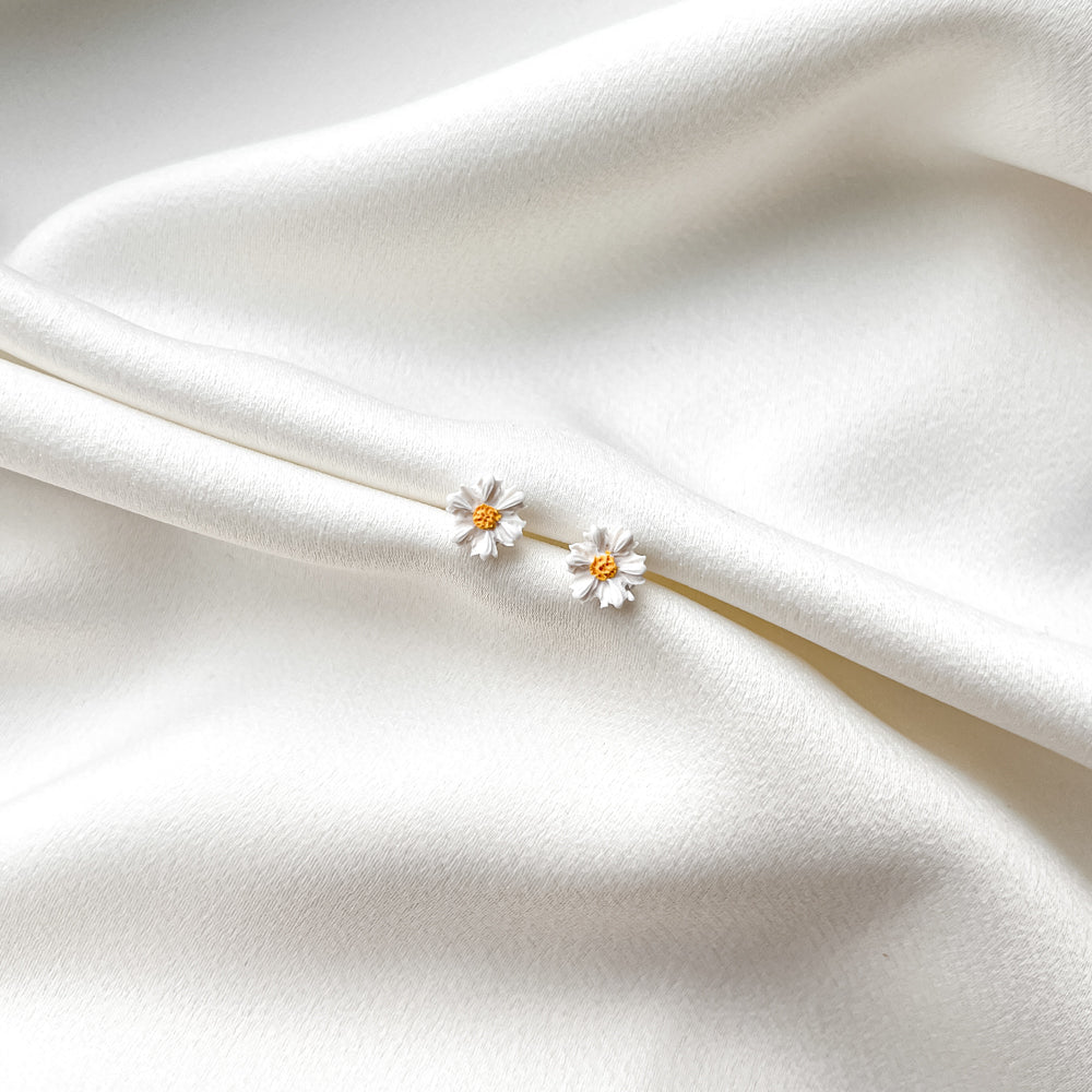 Auskarai "Balta ramunė_mini" - MUNÉ