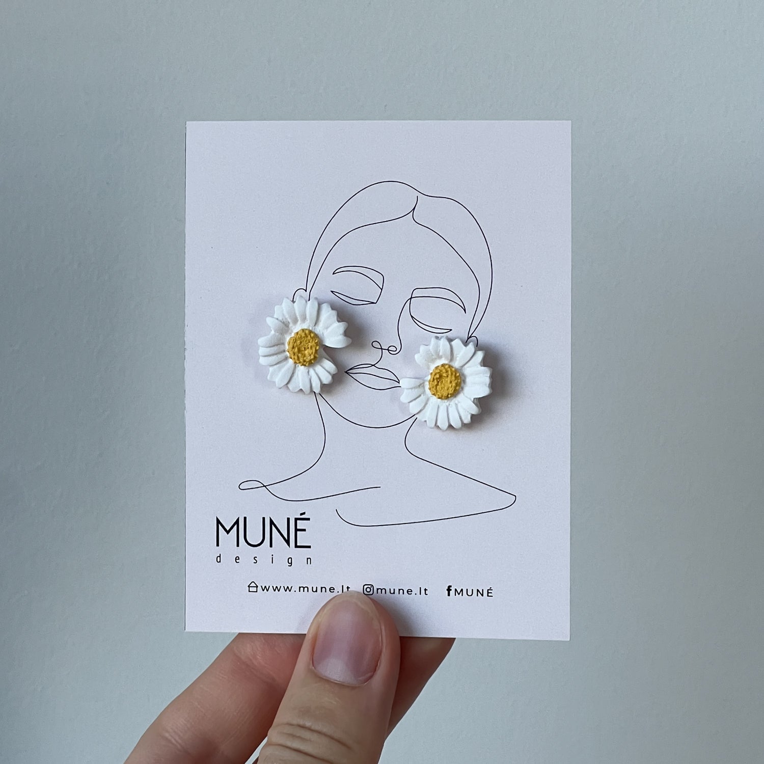 Auskarai "Baltos ramunės_midi" - MUNÉ