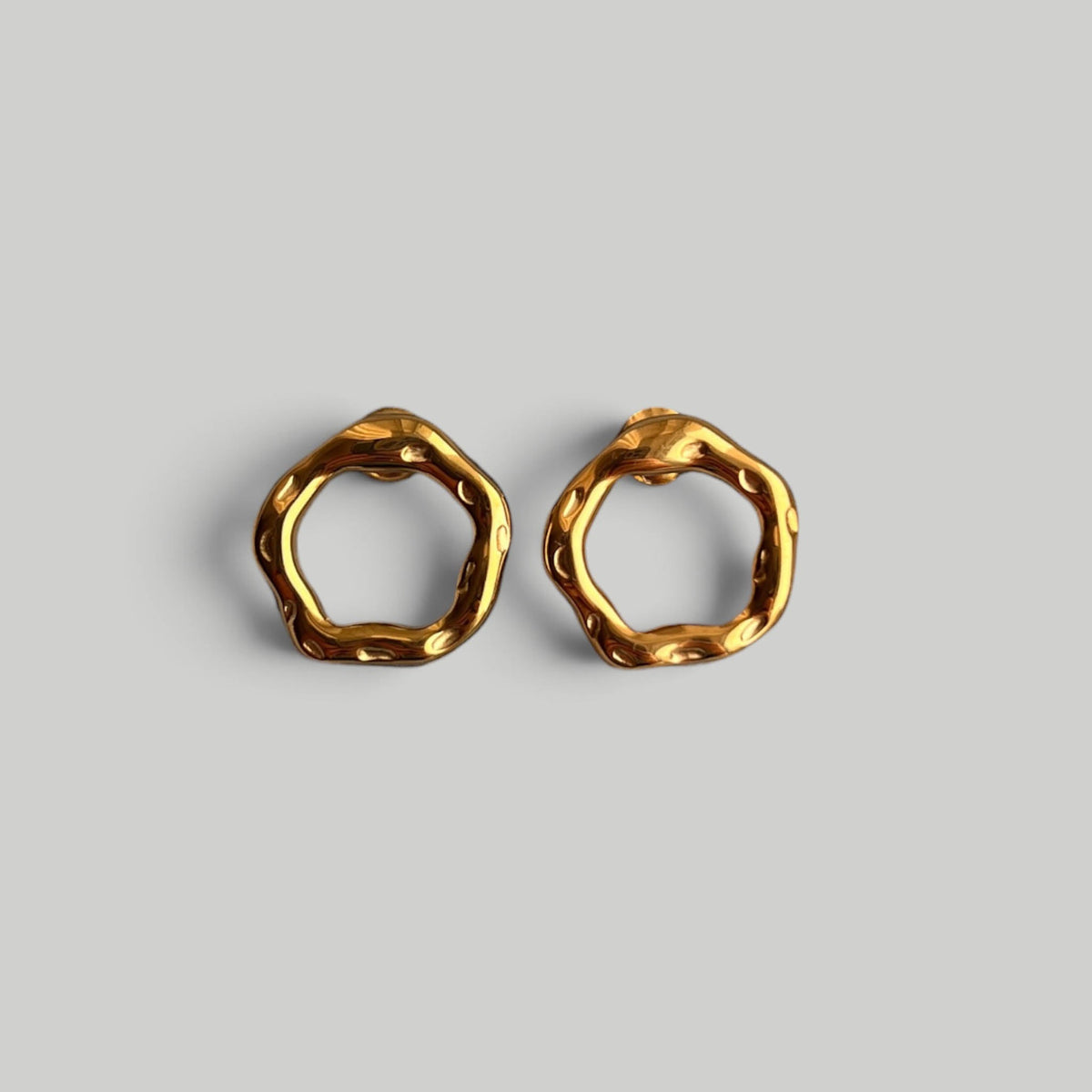 Auskarai „Golden Wavy Circles“ - MUNÉ