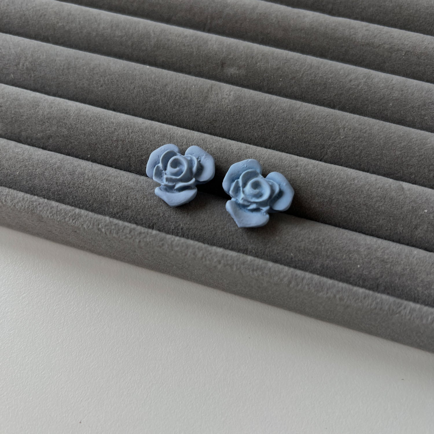 Auskarai "Mėlynos rožės" - MUNÉ