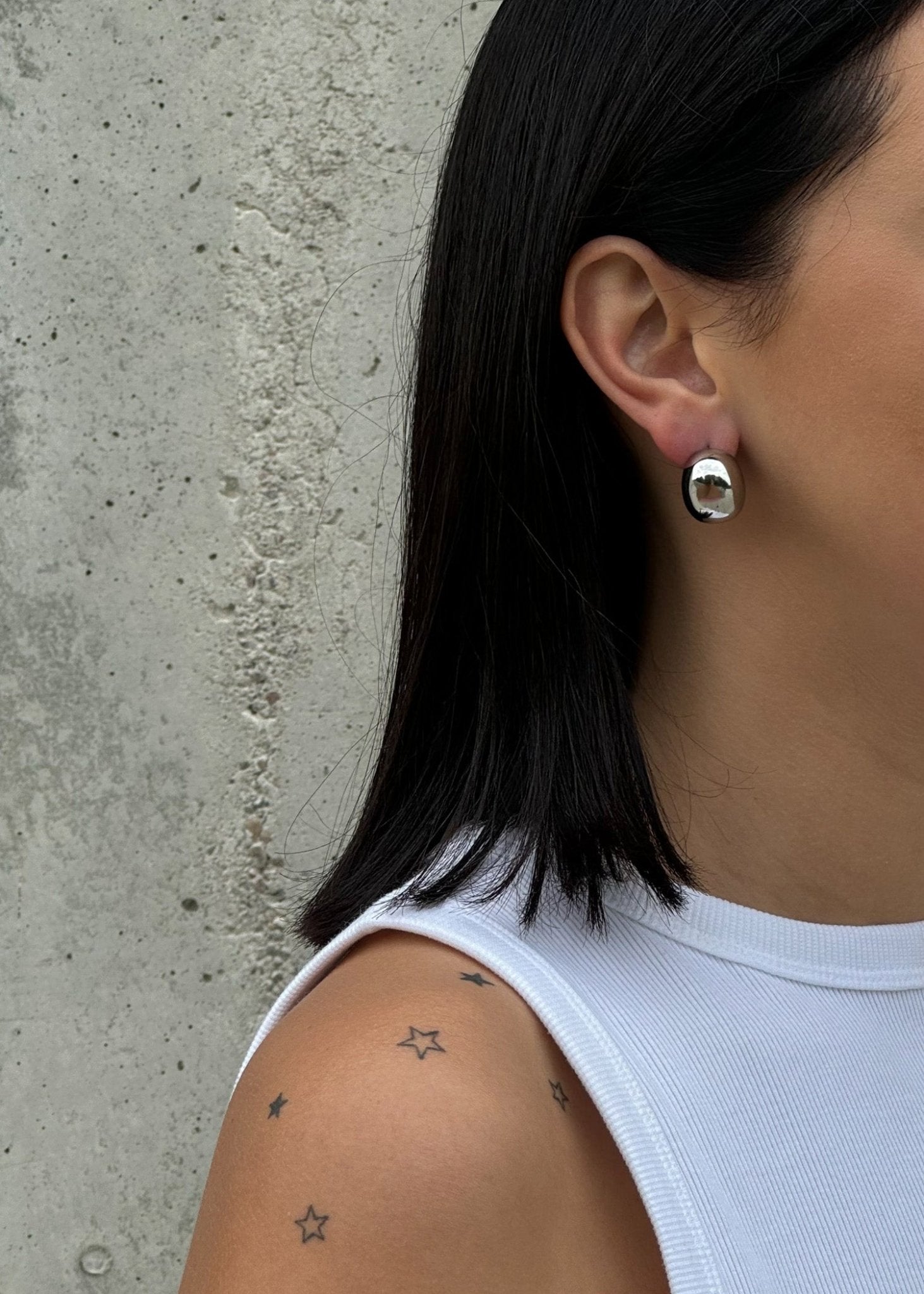 Dviejų dydžių sidabrinės spalvos auskarai - lašeliai - MUNÉ