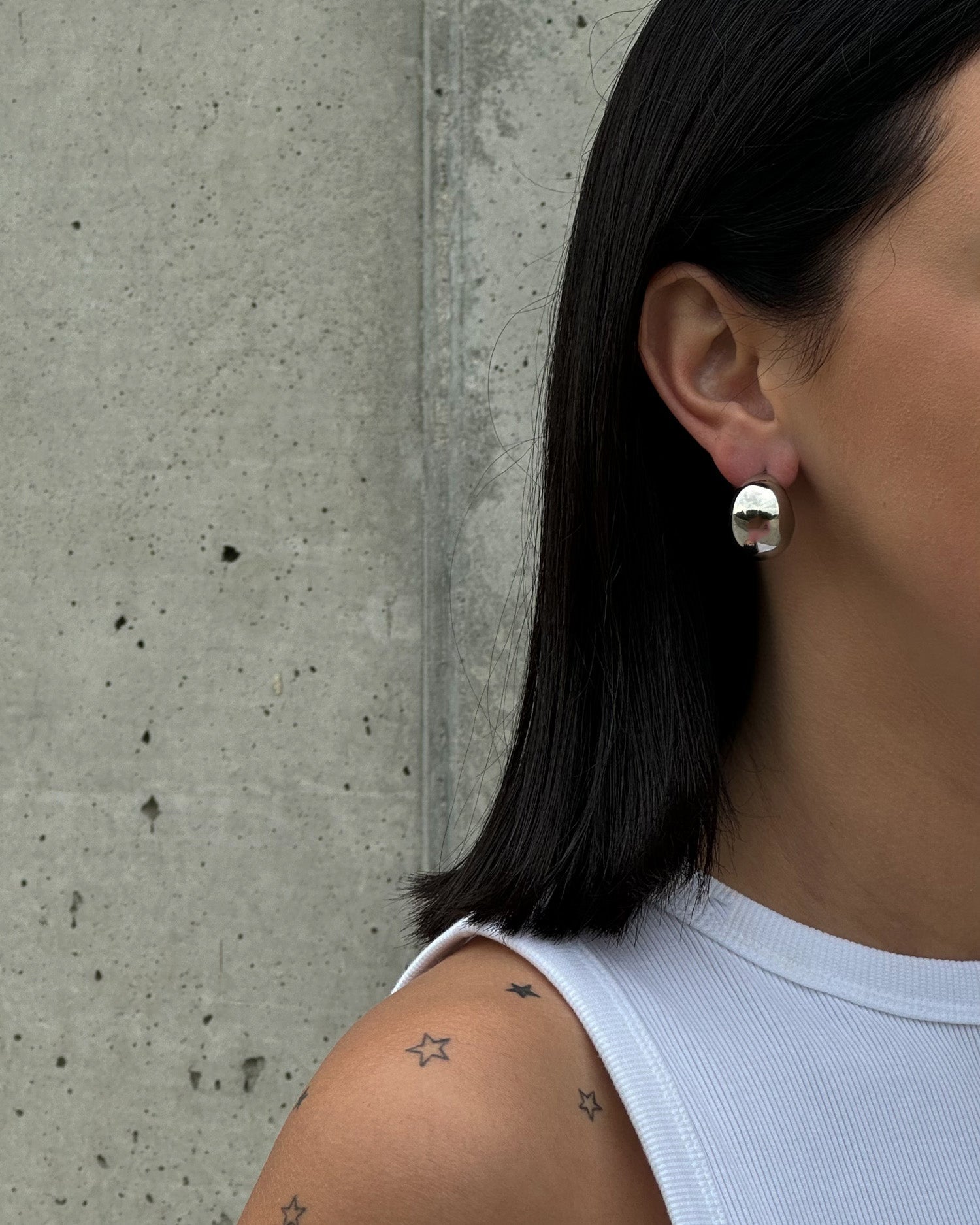 Dviejų dydžių sidabrinės spalvos auskarai - lašeliai - MUNÉ