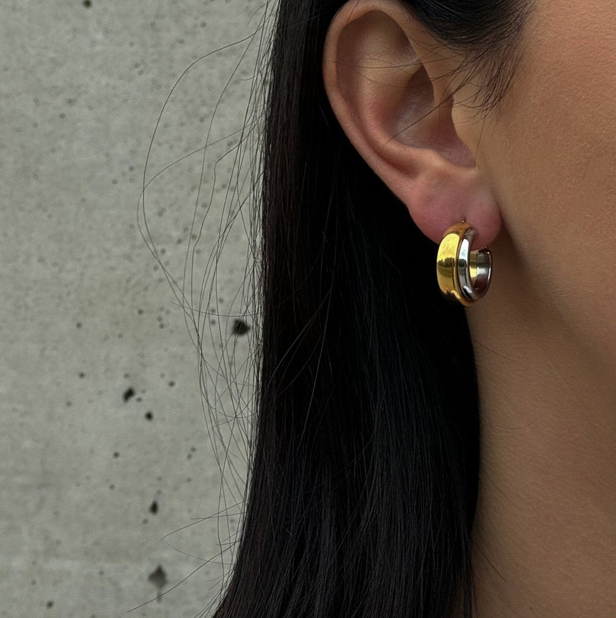 Two colours double hoop earrings (20 mm)