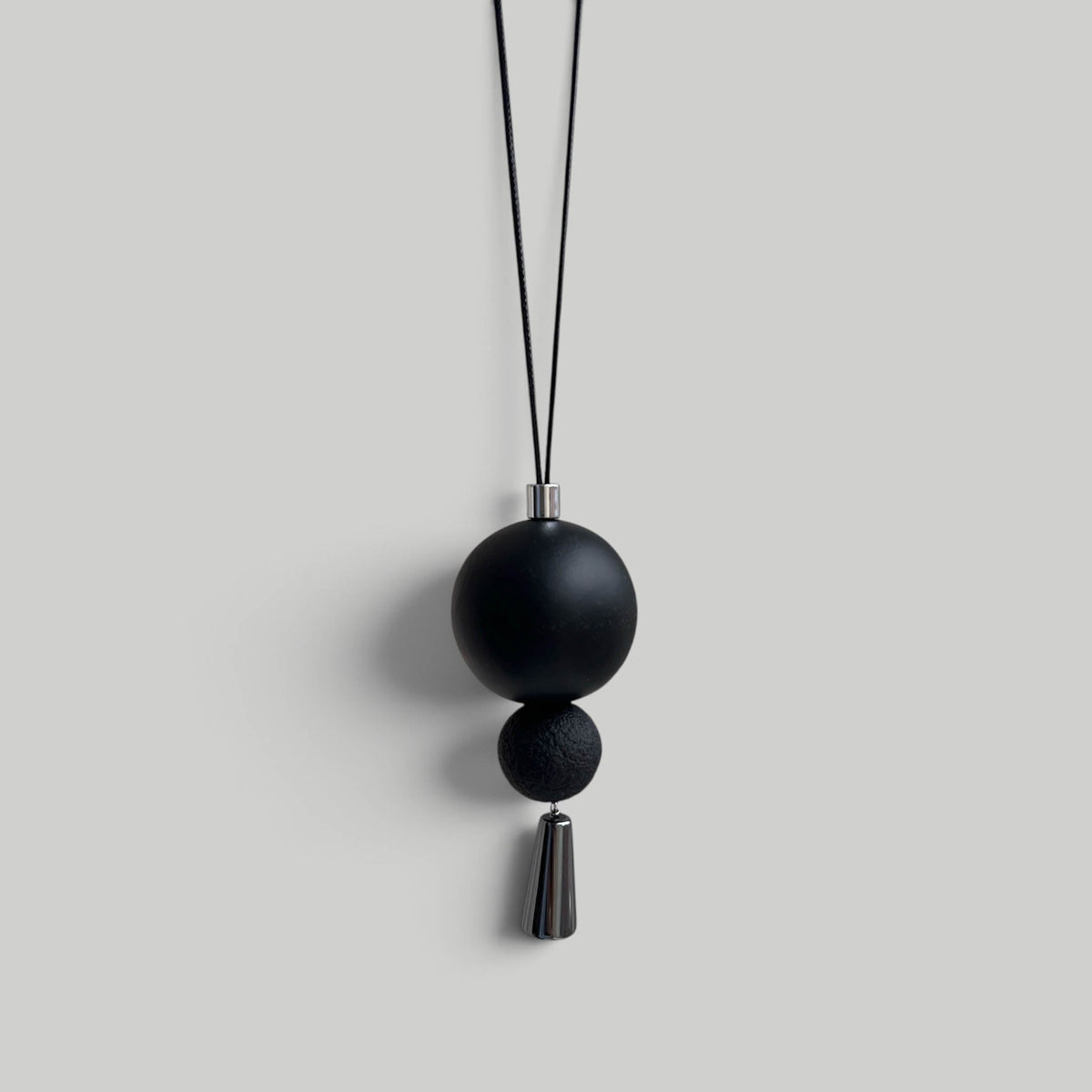 Kaklo papuošalas "Black Balance" - MUNÉ