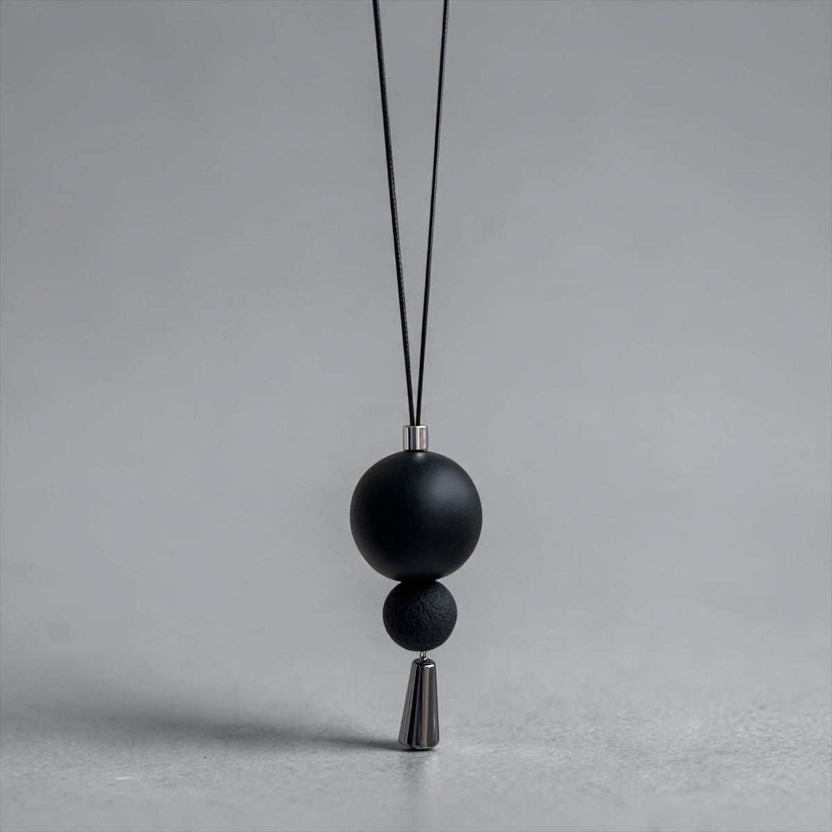 Kaklo papuošalas "Black Balance" - MUNÉ