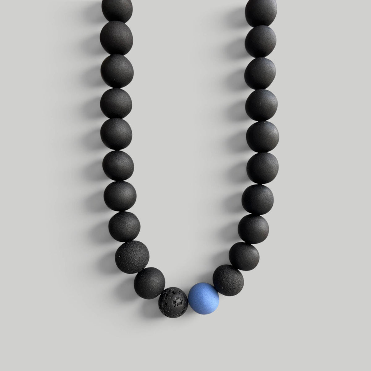 Kaklo papuošalas "Blue dot" - MUNÉ