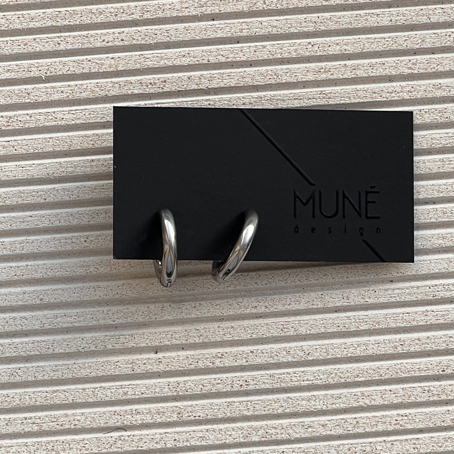 Mix and match | Nerūdijančio plieno auskarai - rinkutės su pakabukais - MUNÉ