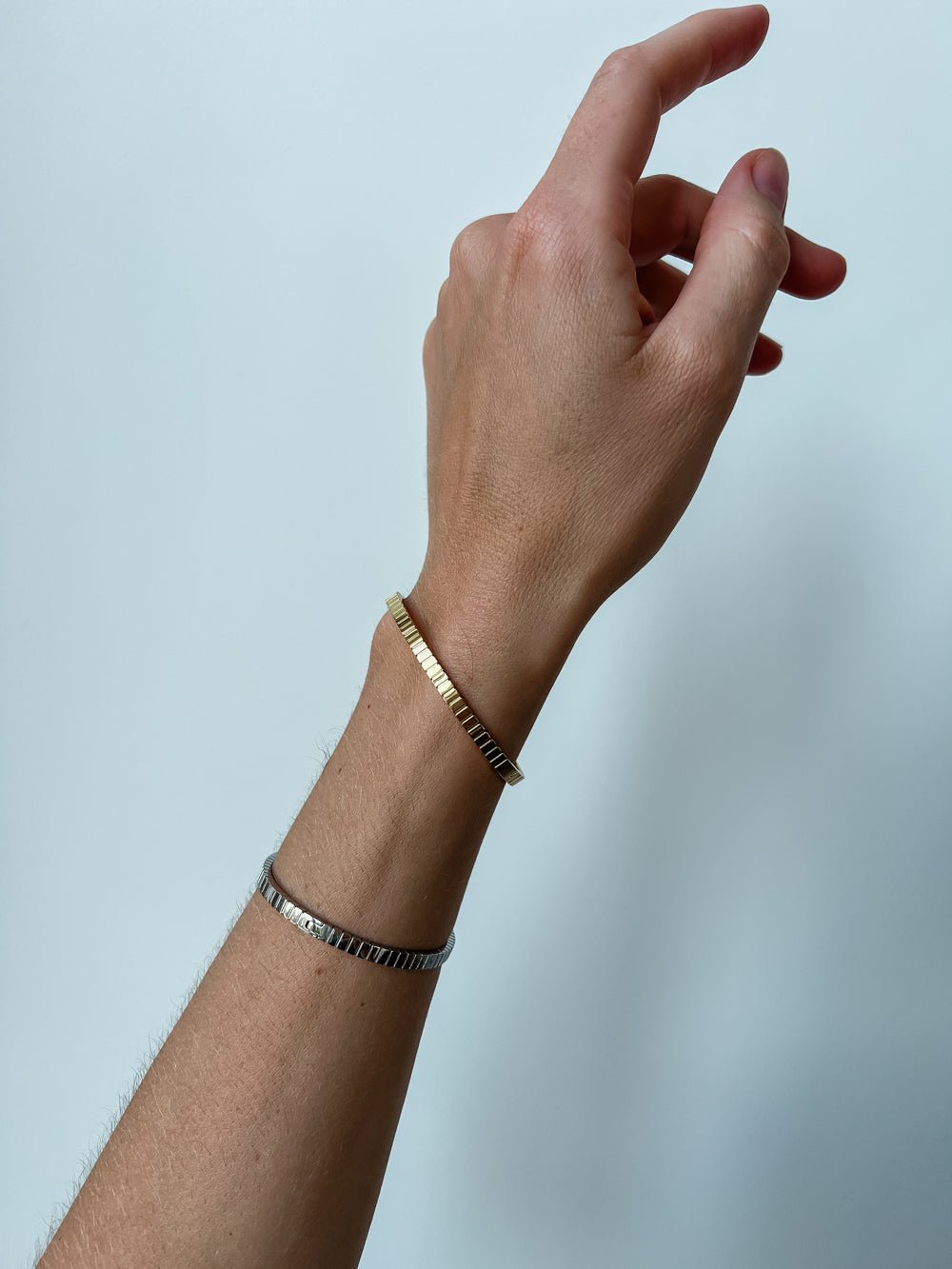 Moderni minimalistinė apyrankė (auksinė arba sidabrinė) - MUNÉ