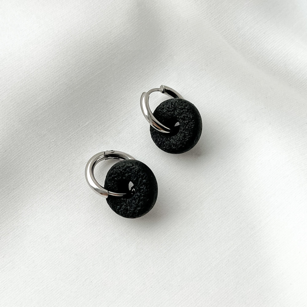 Stainless steel hoop earrings_Black
