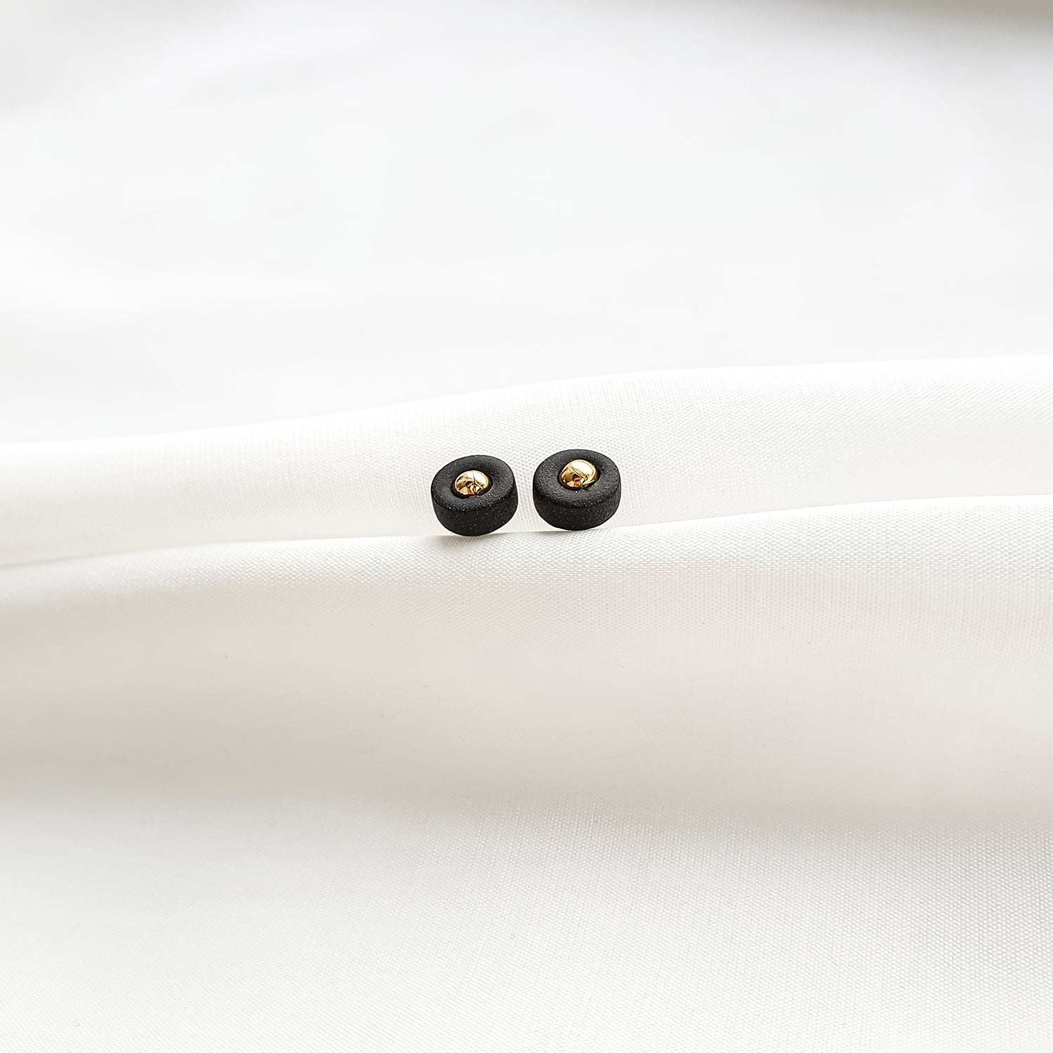 Maži, minimalistiniai auskarai | Unita_matte - MUNÉ