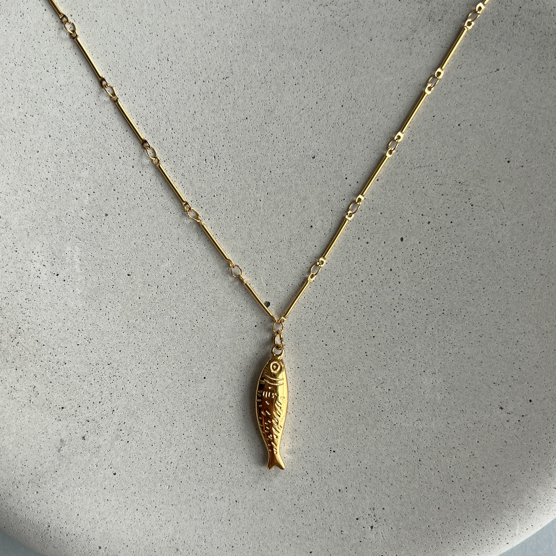 Chain necklace with fish pendant