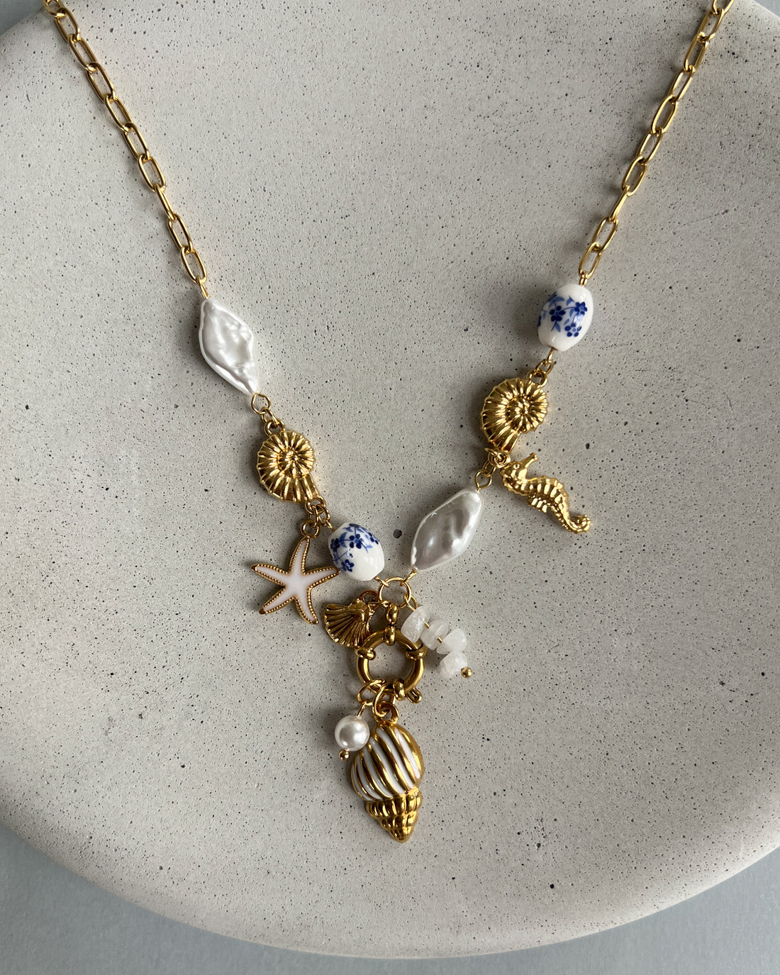 Chain necklace with summery pendants