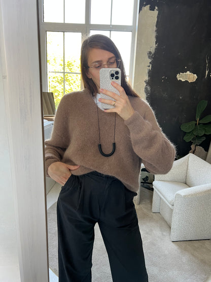 Modernus kaklo papuošalas - U_black -