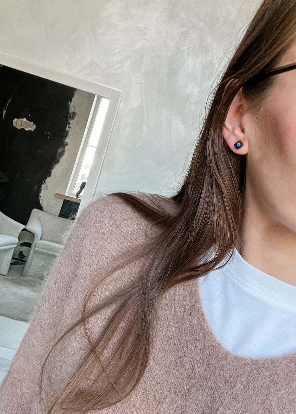 Hand shaped stud earrings | Ellie