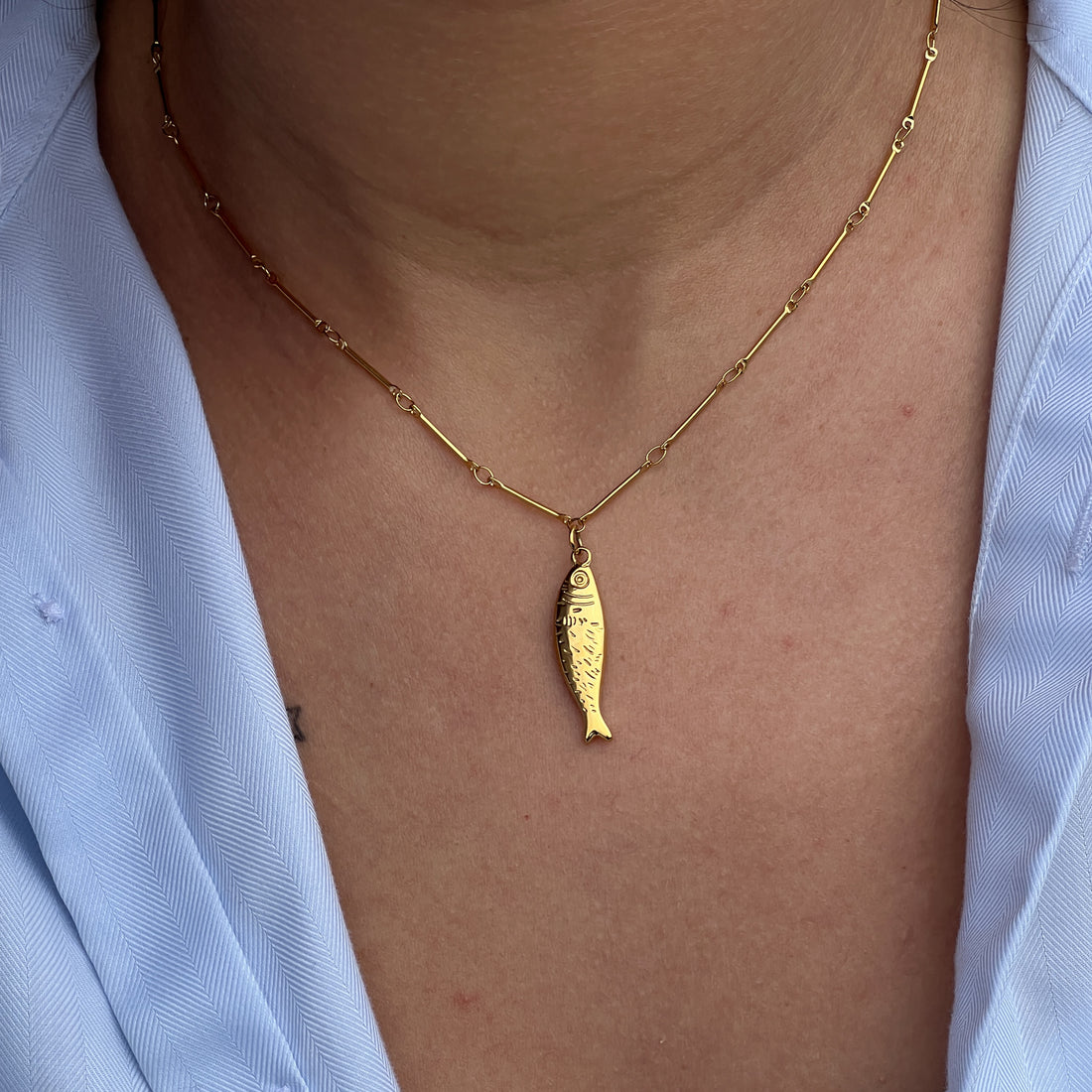 Chain necklace with fish pendant