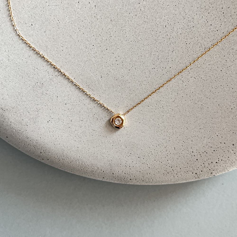 Minimalistic chain necklace with zircon