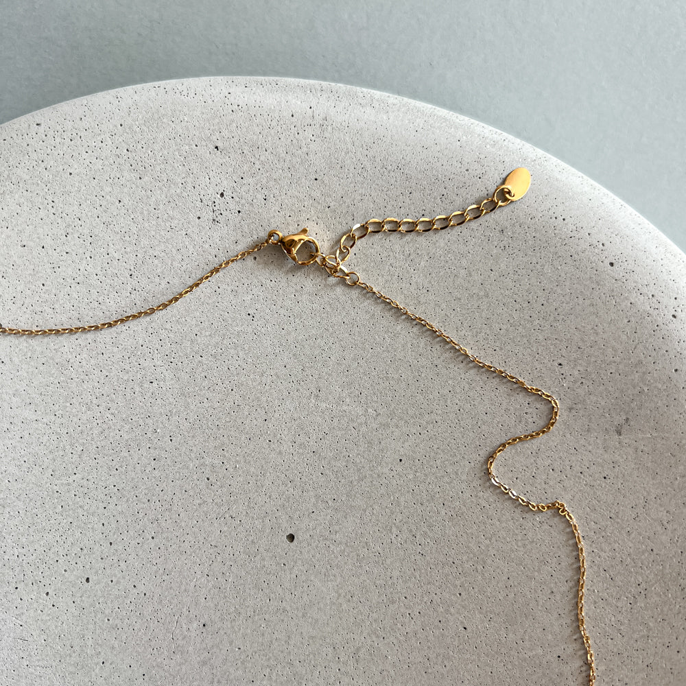 Chain necklace with drop pendants