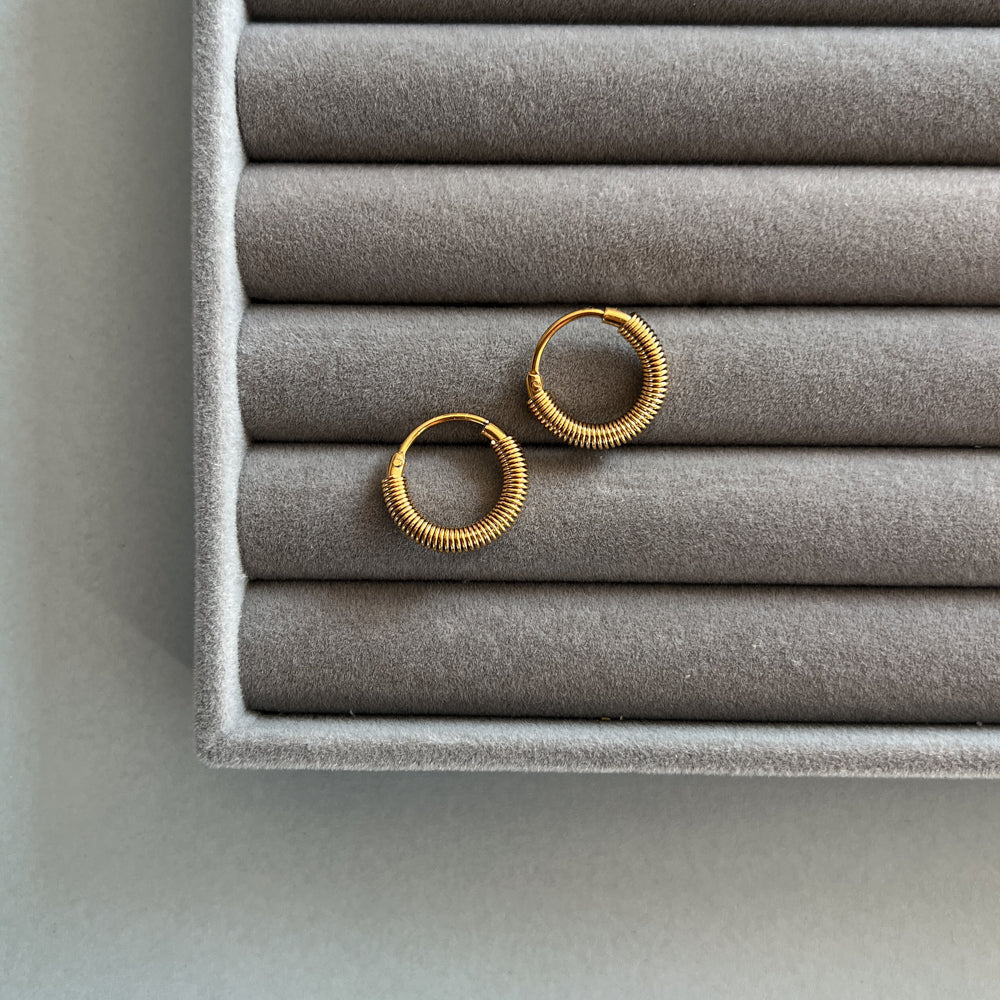 Small gold colour hoop earrings (16 mm)