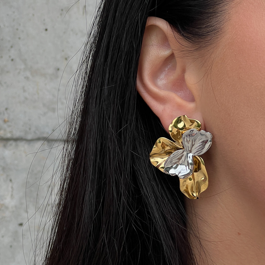 Two-colour flower earrings