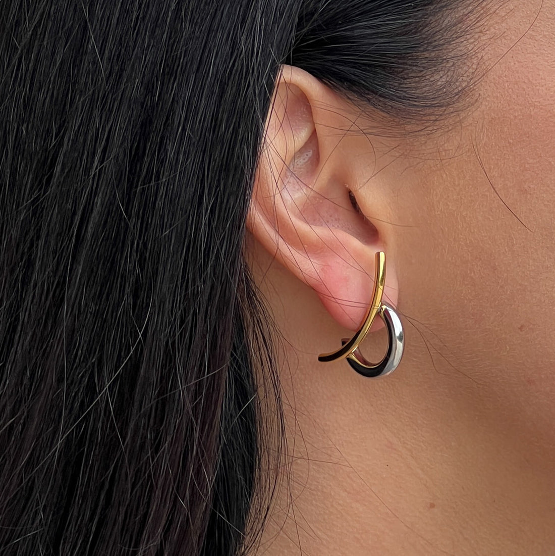 Two-colour hoop earrings