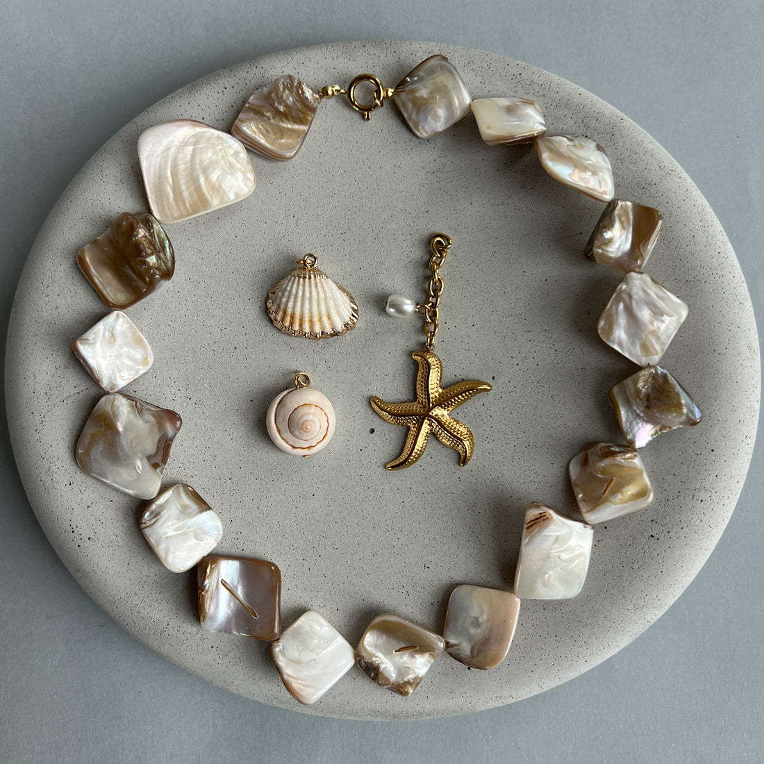 Sea shell necklace with pendants