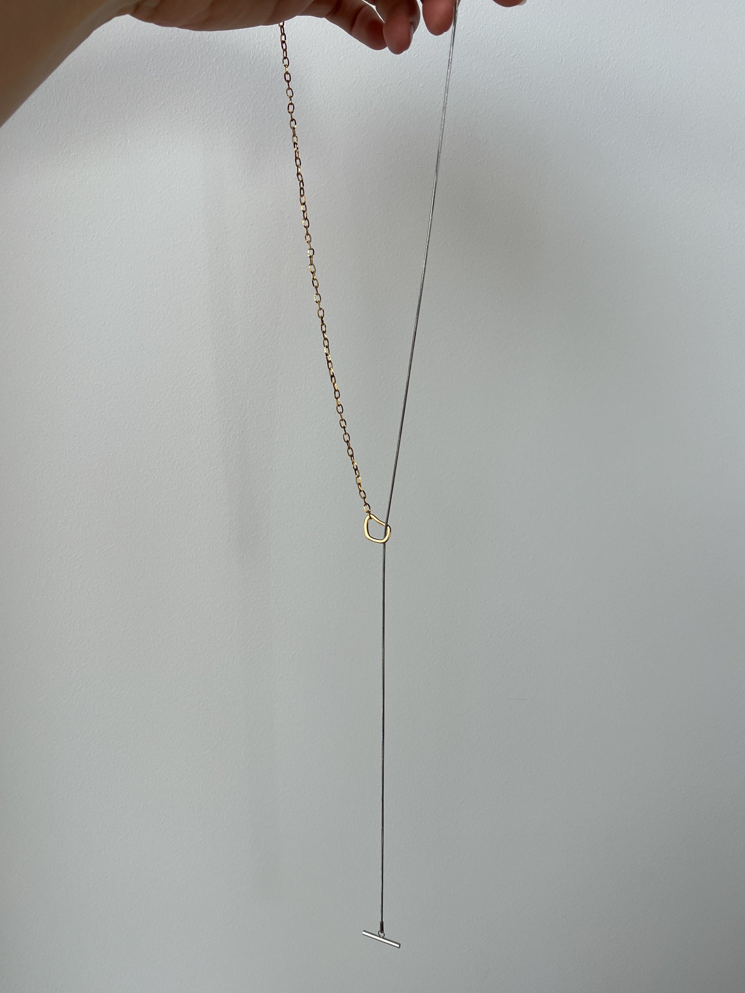 Minimalistic long two-colour necklace