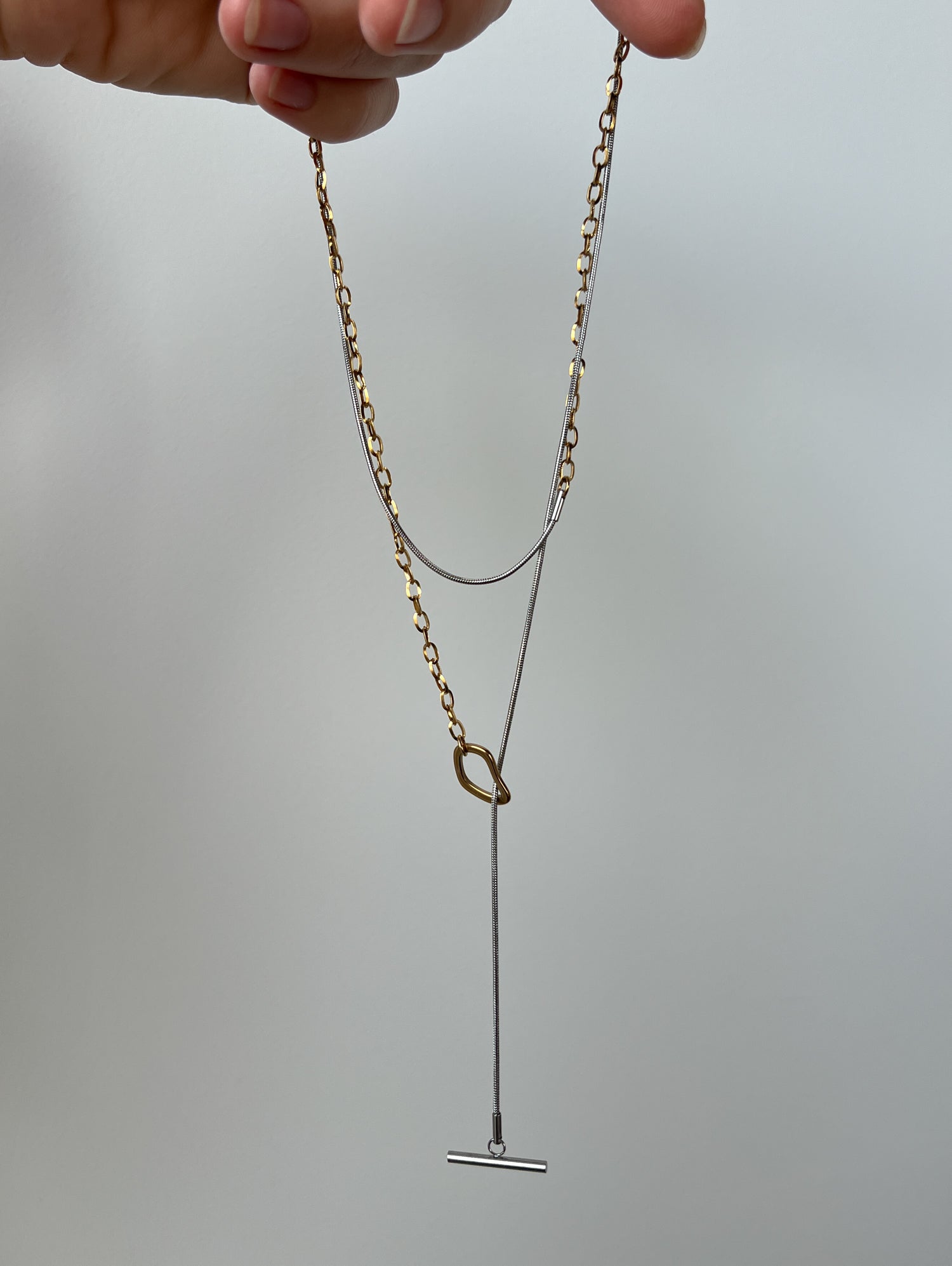 Minimalistic long two-colour necklace